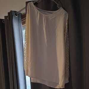 Source Unknown Cream Blouse with Lace Sleeves